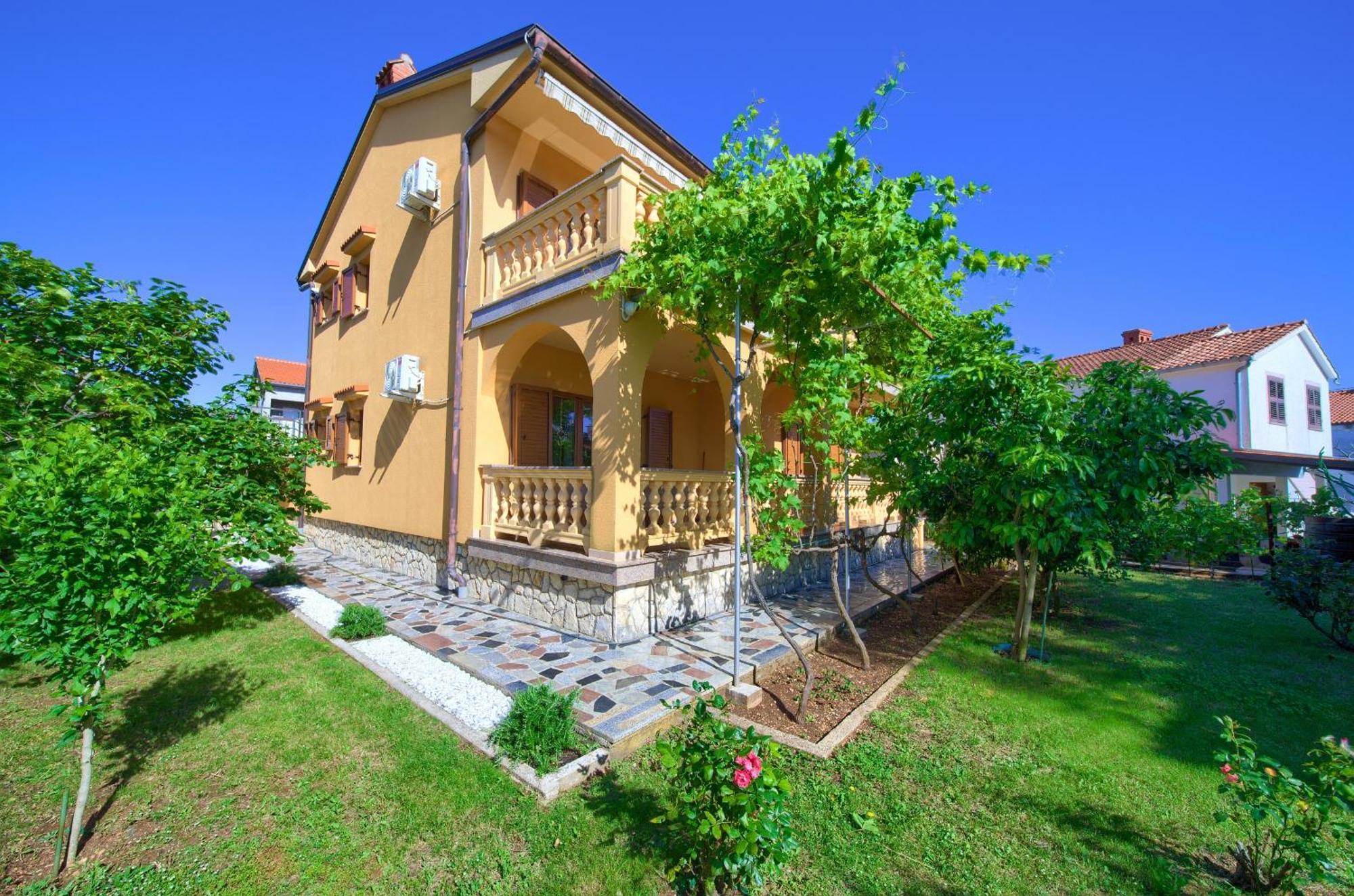 Apartment Bazina - Airconditioning, Parking, 500M From The Beach Krk Town Exterior foto